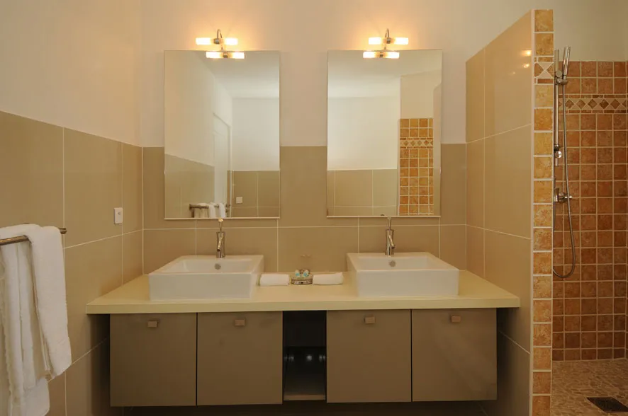 10. H¦tel Bleu Emeraude Residence Grand Case One Bedroom Apartment Ocean View Bathroom 10