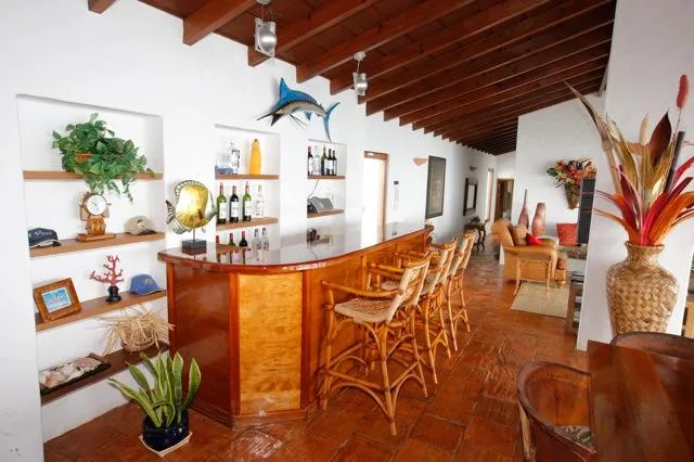 4. 3 Bedroom 3 Bath Villa Casa Linda Dawn Beach St. Maarten Bar 4 11zon