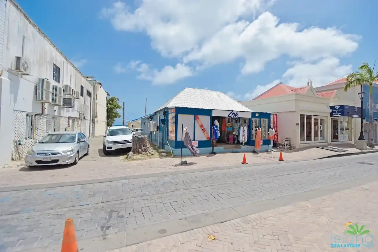 4.8 Million Beachfront Property For Sale In Philipsburg St.Maarten 5 6 11zon 6 11zon