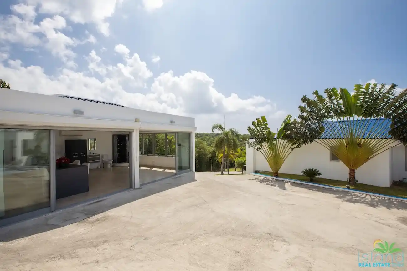 Le Grand Bleu Villa For Sale In French Side St Martin 26 25 11zon 26 11zon