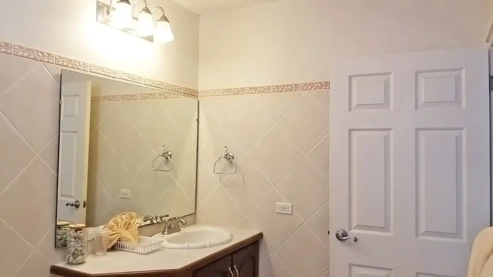 Available For Longterm Rental 2 Bedroom Ocean Front Condo Sint Maarten Simpson Bay 21 13 11zon 21 11zon
