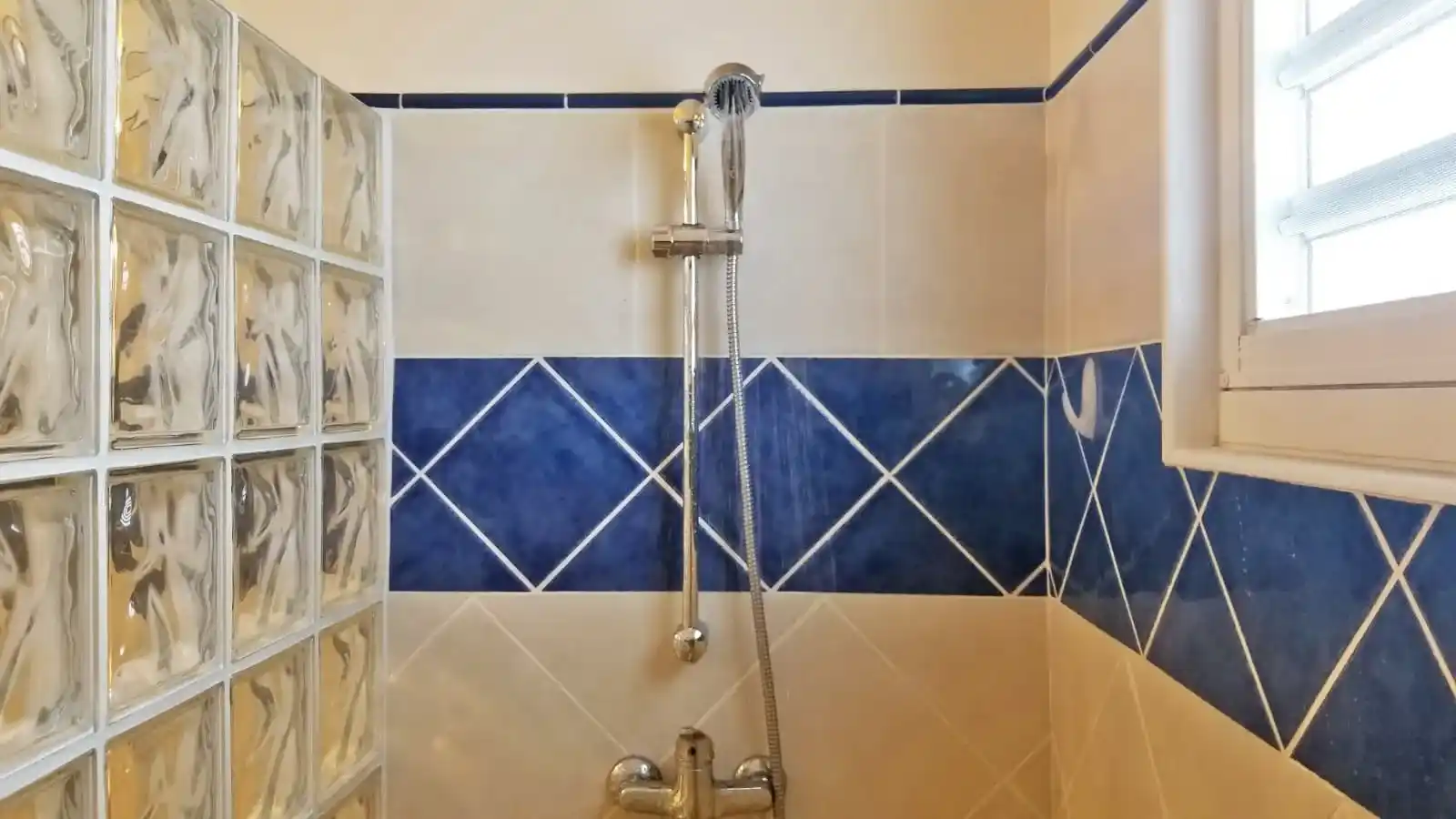 Available For Longterm Rental 2 Bedroom Ocean Front Condo Sint Maarten Simpson Bay 24 10 11zon 24 11zon