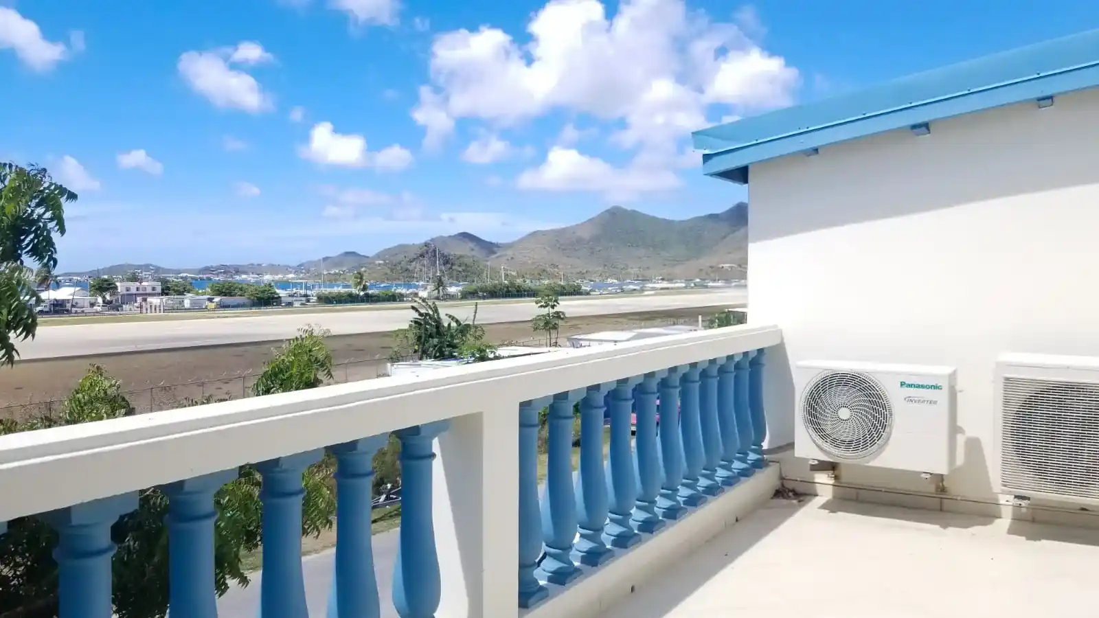 Available For Longterm Rental 2 Bedroom Ocean Front Condo Sint Maarten Simpson Bay 27 7 11zon 27 11zon