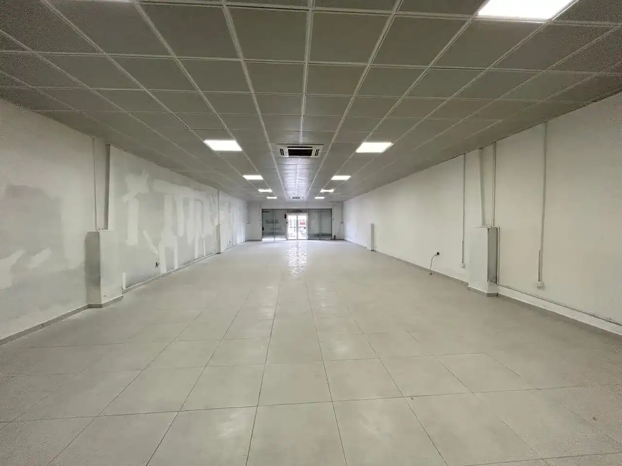 Commercial Space For Rent In Cole Bay Sint Maarten 1 1 11zon 1 11zon