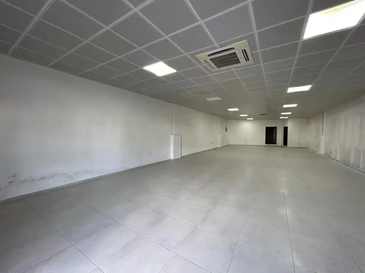 Commercial Space For Rent In Cole Bay Sint Maarten 6 5 11zon 5 11zon