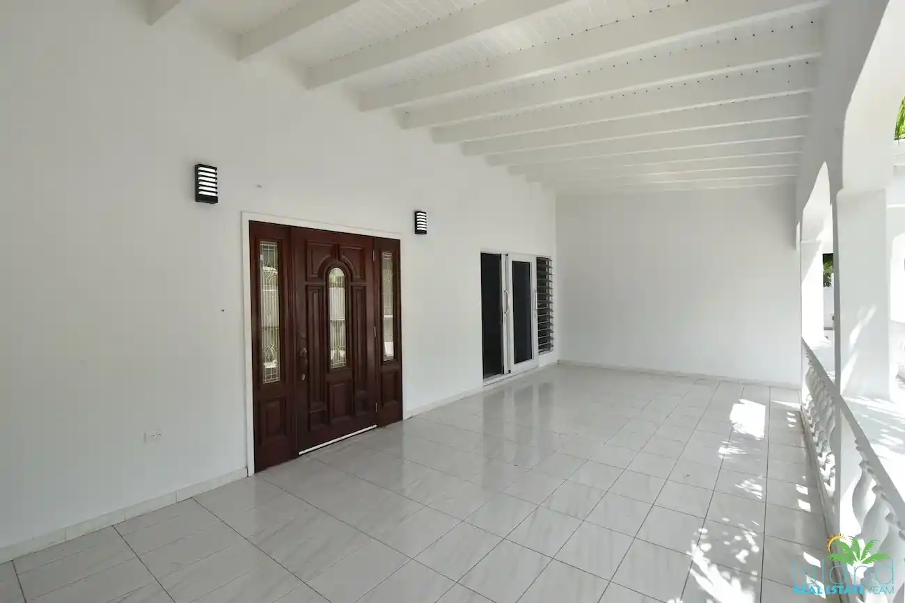 Expansive Terrace Balcony 15 11zon 15 11zon