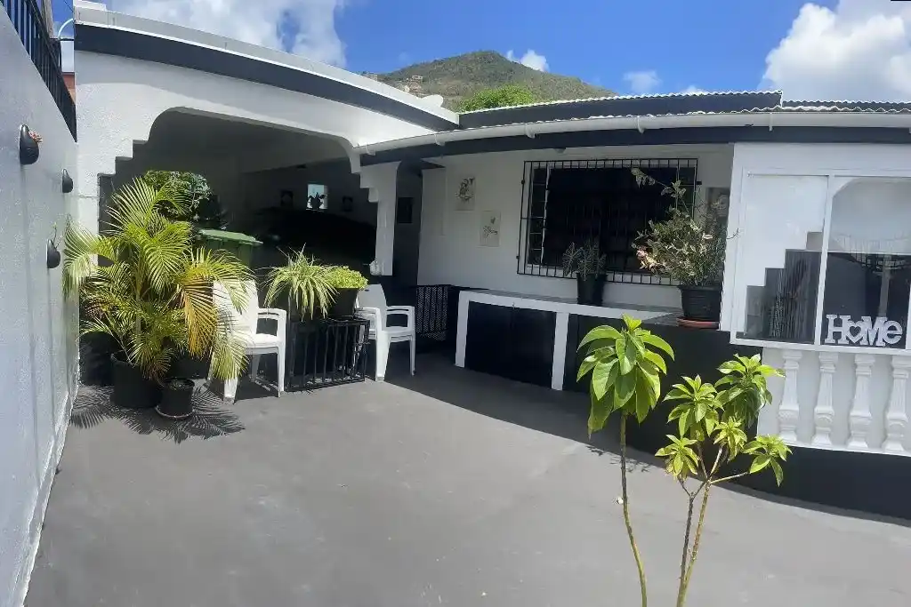 For Sale 4 Bedroom 2 Bath Valley View House Sint Maarten South Reward 17 17 11zon 17 11zon