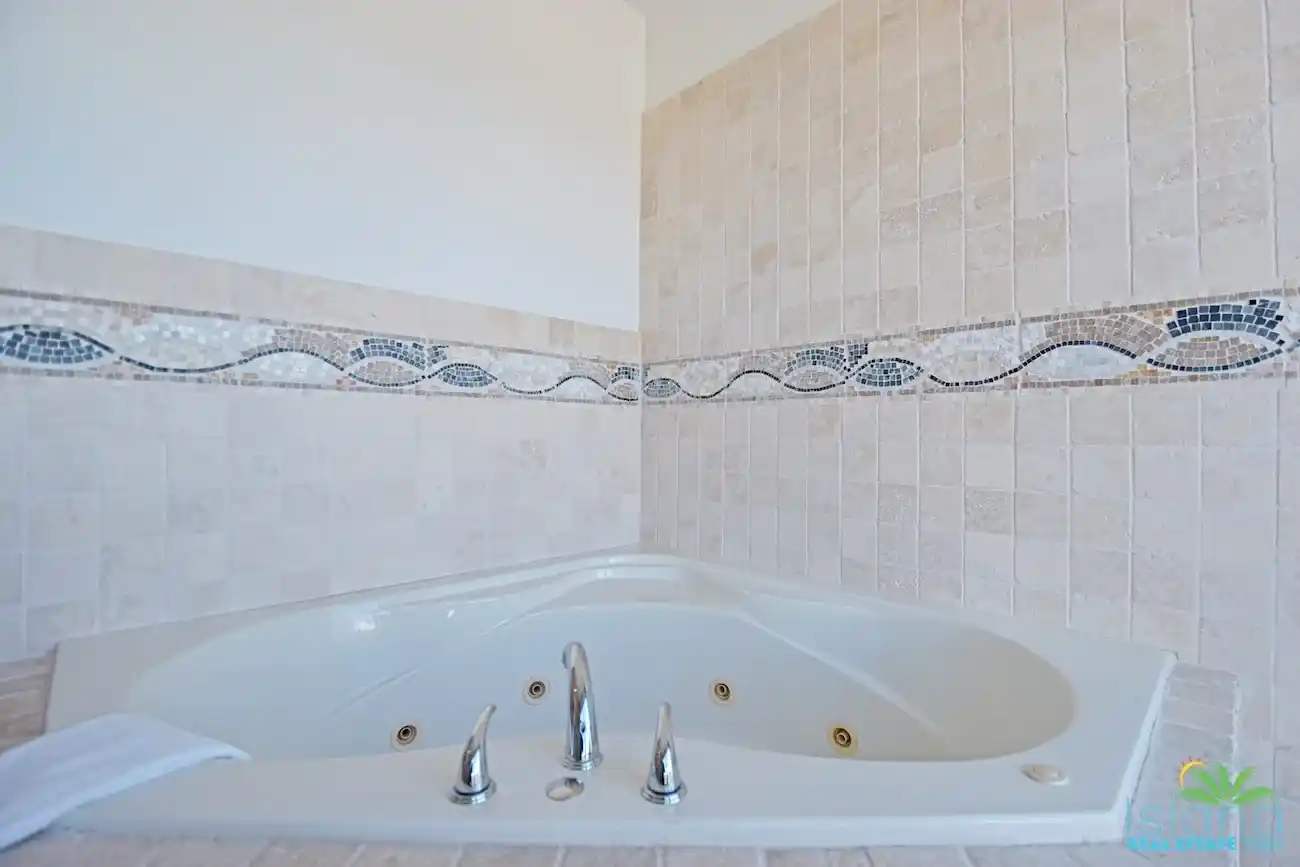For Sale 5 Bedroom 4 Bath Ocean Front Condo Sint Maarten Cupecoy 28 29 11zon 29 11zon