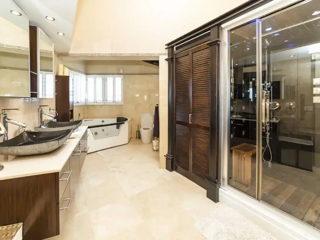 For Sale 5 Bedrooms 3 Baths Oceanfront Villa Sint Maarten Pelican Key 19 19 11zon 19 11zon