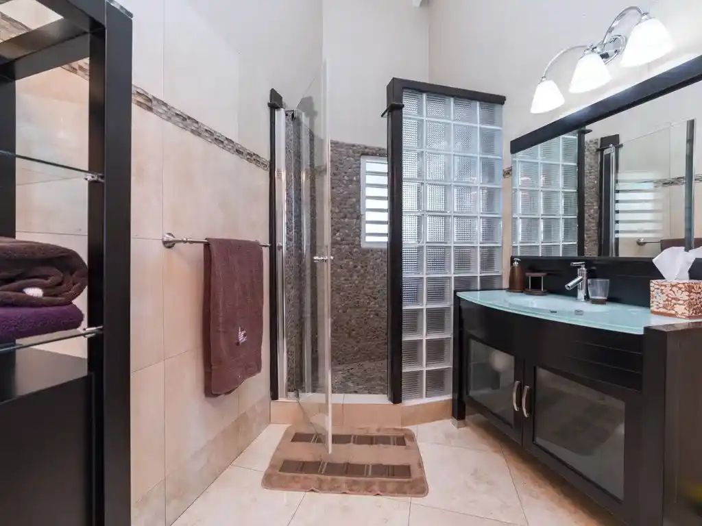 For Sale 5 Bedrooms 3 Baths Oceanfront Villa Sint Maarten Pelican Key 21 21 11zon 21 11zon