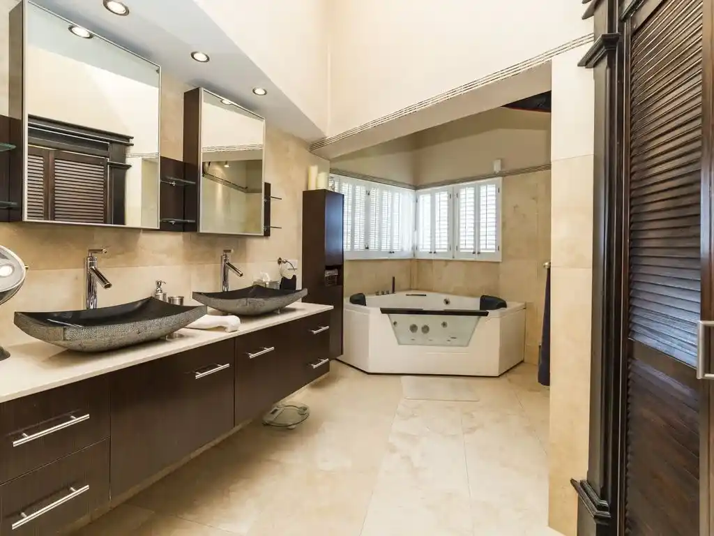 For Sale 5 Bedrooms 3 Baths Oceanfront Villa Sint Maarten Pelican Key 22 22 11zon 22 11zon