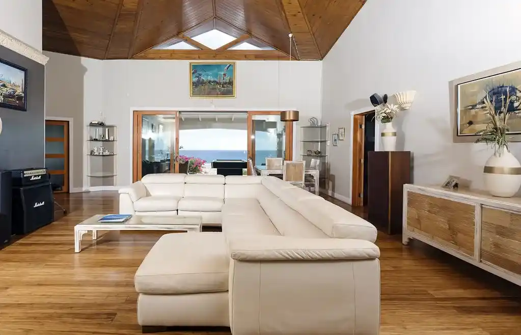 For Sale 5 Bedrooms 3 Baths Oceanfront Villa Sint Maarten Pelican Key 7 7 11zon 7 11zon