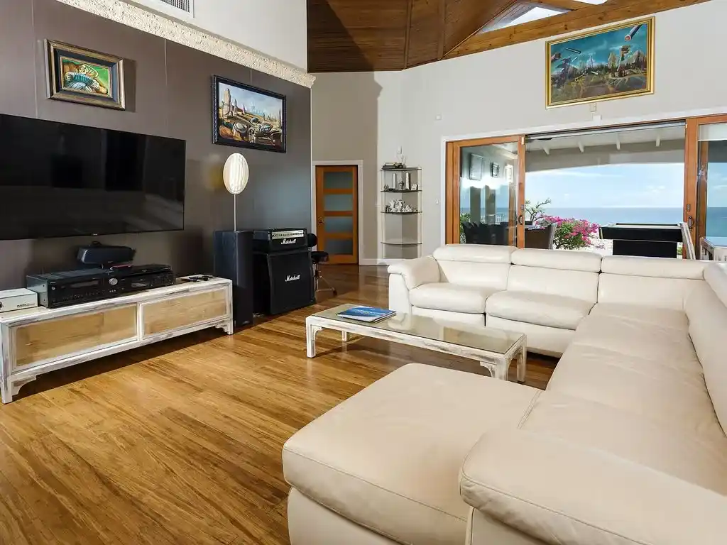 For Sale 5 Bedrooms 3 Baths Oceanfront Villa Sint Maarten Pelican Key 8 8 11zon 8 11zon