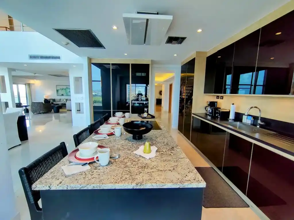 For Sale 5 Bedrooms 5 .5 Bath Ocean Front Penthouse St. Maarten Cupecoy 10 40 11zon 18 11zon