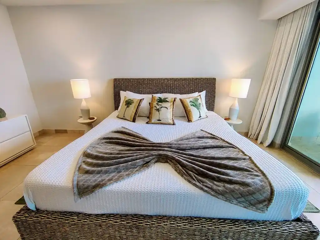 For Sale 5 Bedrooms 5 .5 Bath Ocean Front Penthouse St. Maarten Cupecoy 19 31 11zon 27 11zon