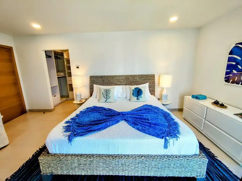 For Sale 5 Bedrooms 5 .5 Bath Ocean Front Penthouse St. Maarten Cupecoy 26 24 11zon 34 11zon