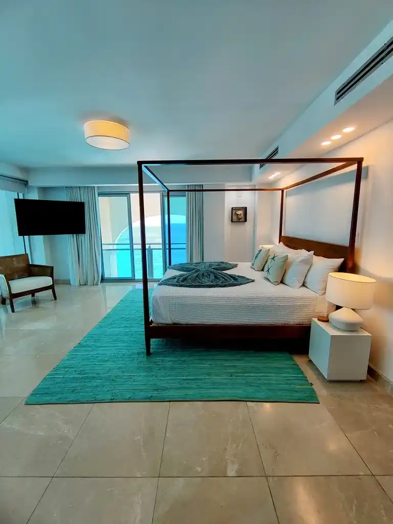 For Sale 5 Bedrooms 5 .5 Bath Ocean Front Penthouse St. Maarten Cupecoy 27 23 11zon 35 11zon