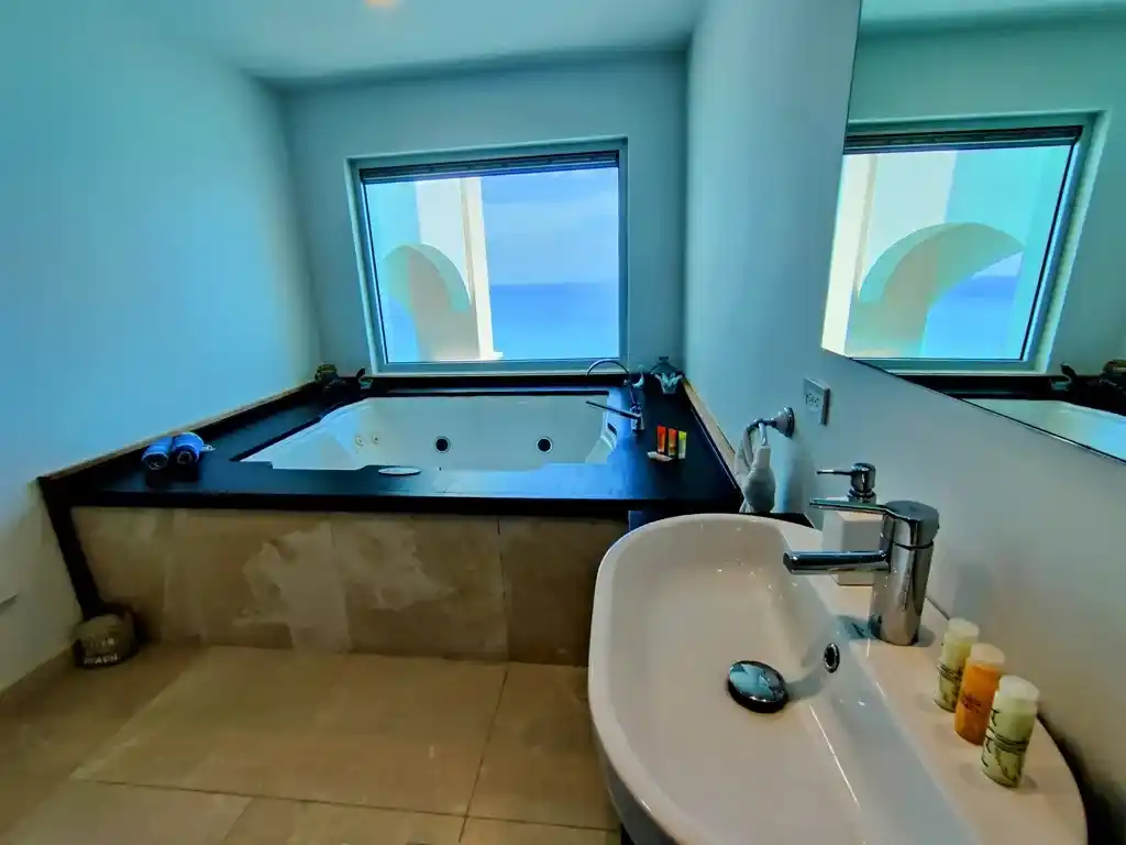 For Sale 5 Bedrooms 5 .5 Bath Ocean Front Penthouse St. Maarten Cupecoy 29 21 11zon 37 11zon