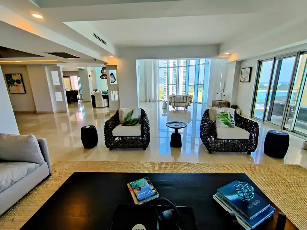For Sale 5 Bedrooms 5 .5 Bath Ocean Front Penthouse St. Maarten Cupecoy 3 47 11zon 11 11zon