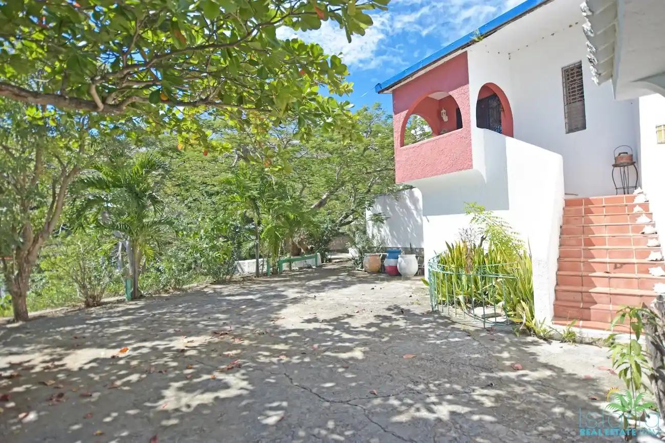 For Sale 7 Bedrooms 7.5 Bath Villa Sint Maarten Little Bay 16 32 11zon 32 11zon