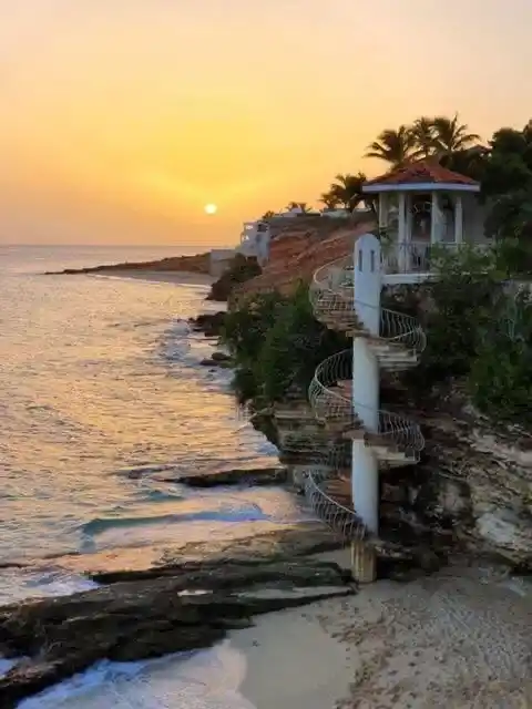 For Sale @ Rainbow Beach Club 2 Bedroom Beachfront Condo 16 21 11zon 21 11zon