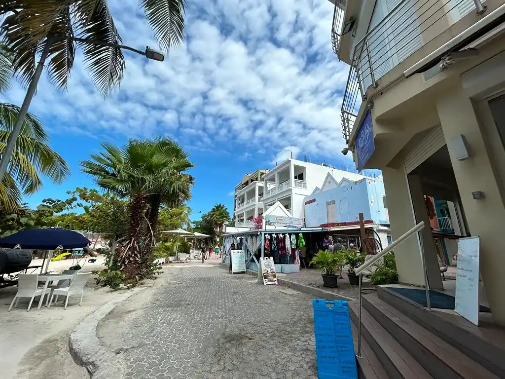 For Sale Retail Store On Front Street St Maarten Philipsburg 2 1 11zon 1 11zon