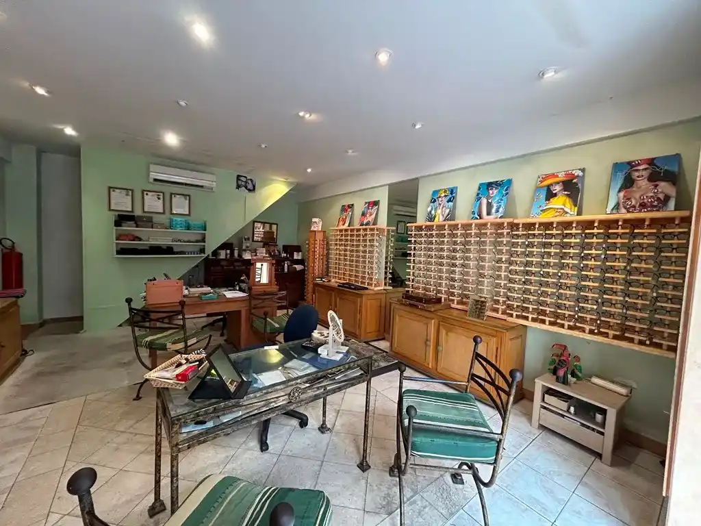 For Sale Retail Store On Front Street St Maarten Philipsburg 6 5 11zon 5 11zon