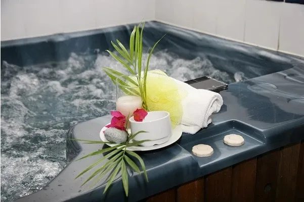 Jacuzzi 1 3 11zon