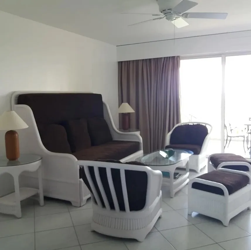 Living Area2 7 11zon
