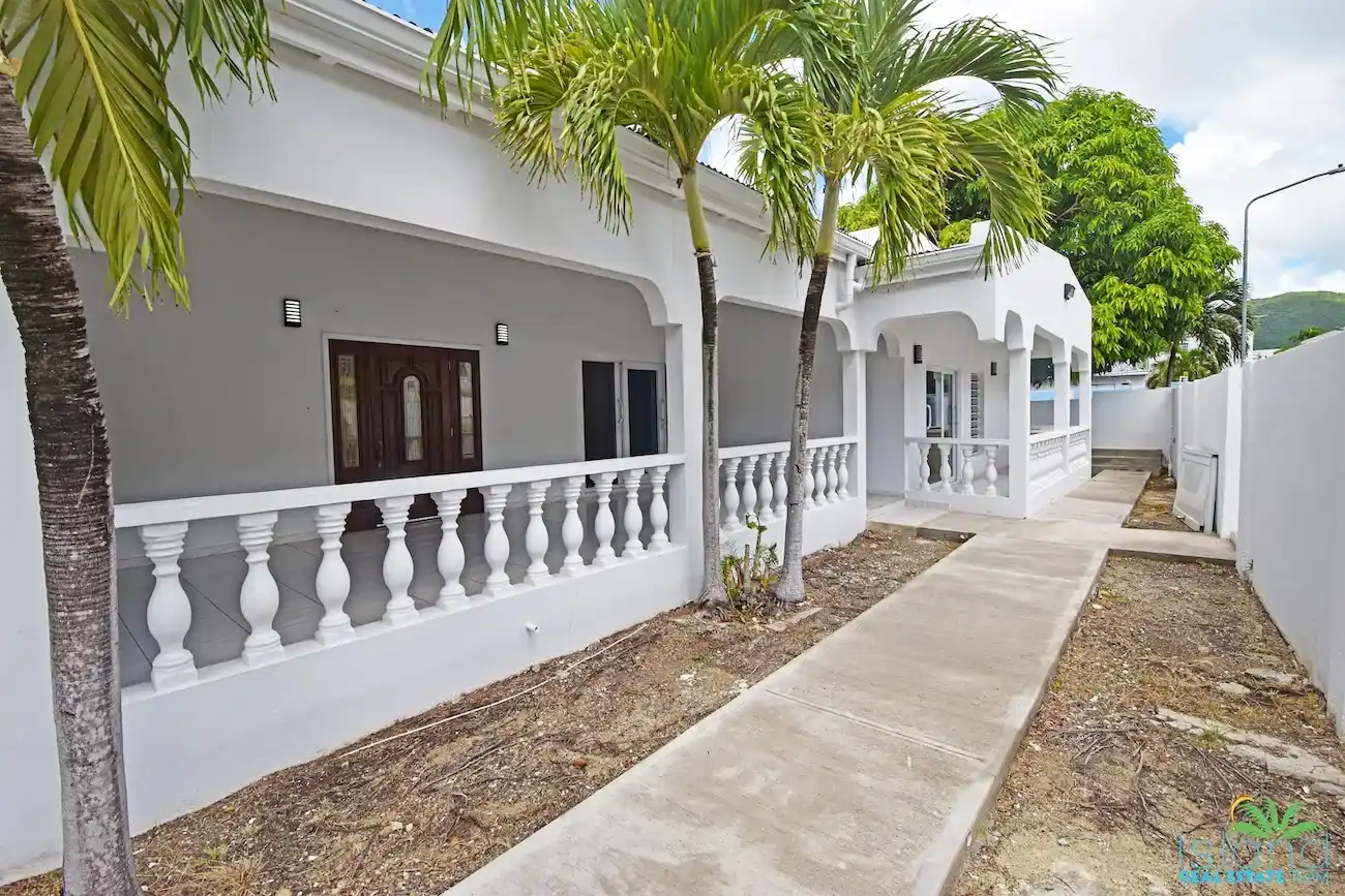 Manicured Yard Space 18 11zon 18 11zon