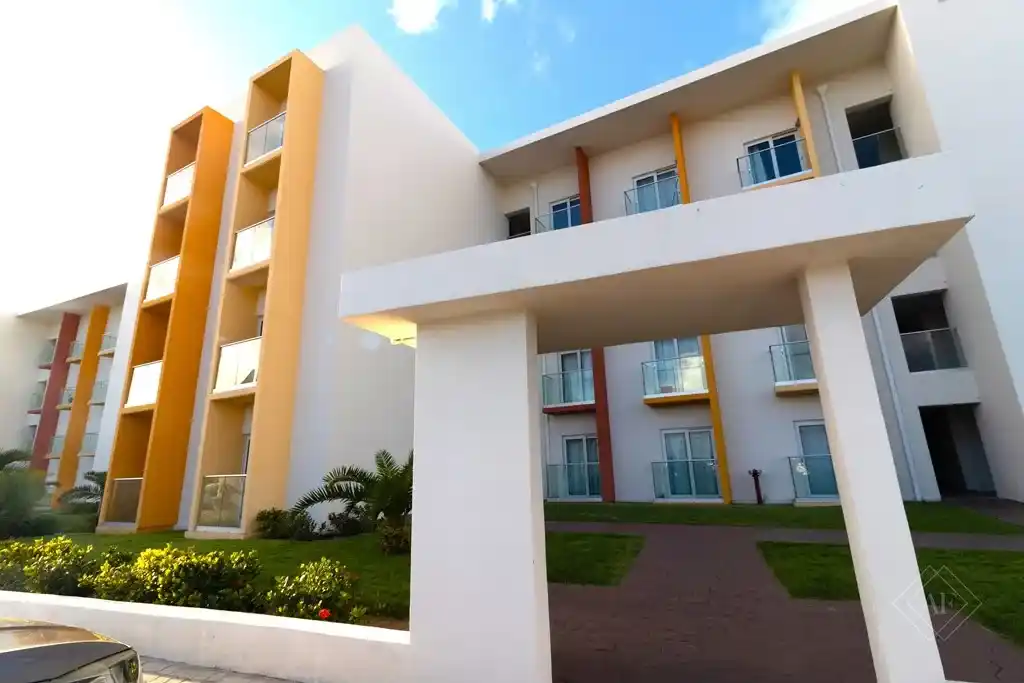Modern Building In The Caribbean 1 7 11zon 7 11zon