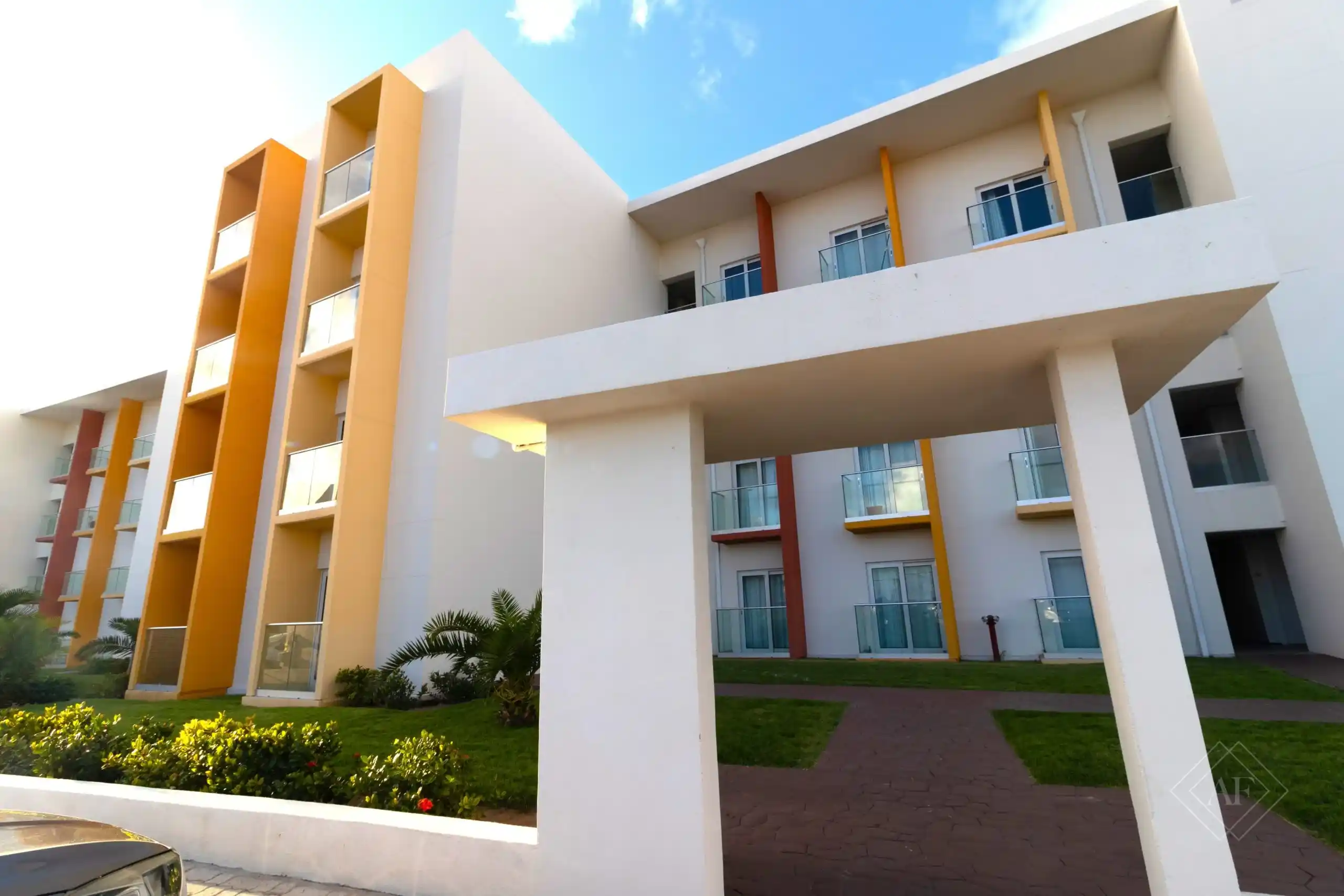 Modern Building In The Caribbean Scaled 8 11zon 8 11zon