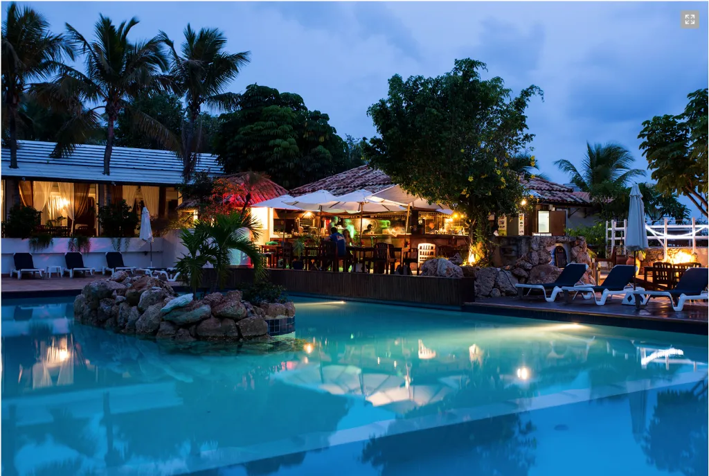 Pool With Restaurant 2 1 9 11zon