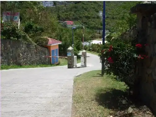 Valley Estate Entrance6 21 11zon 21 11zon