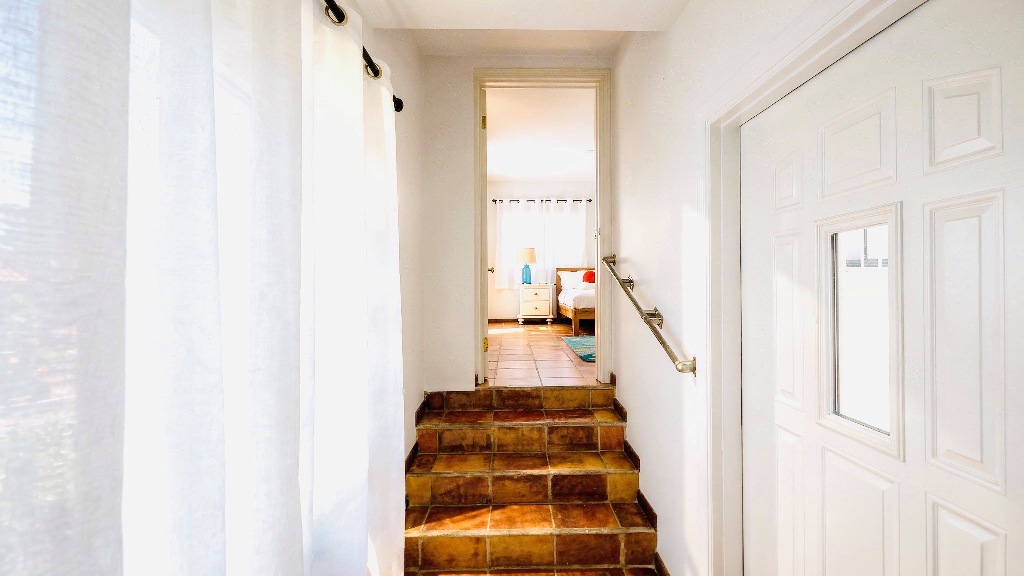 24 Hallway (5)