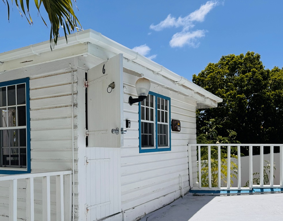 39 Exterior Bungalow 5