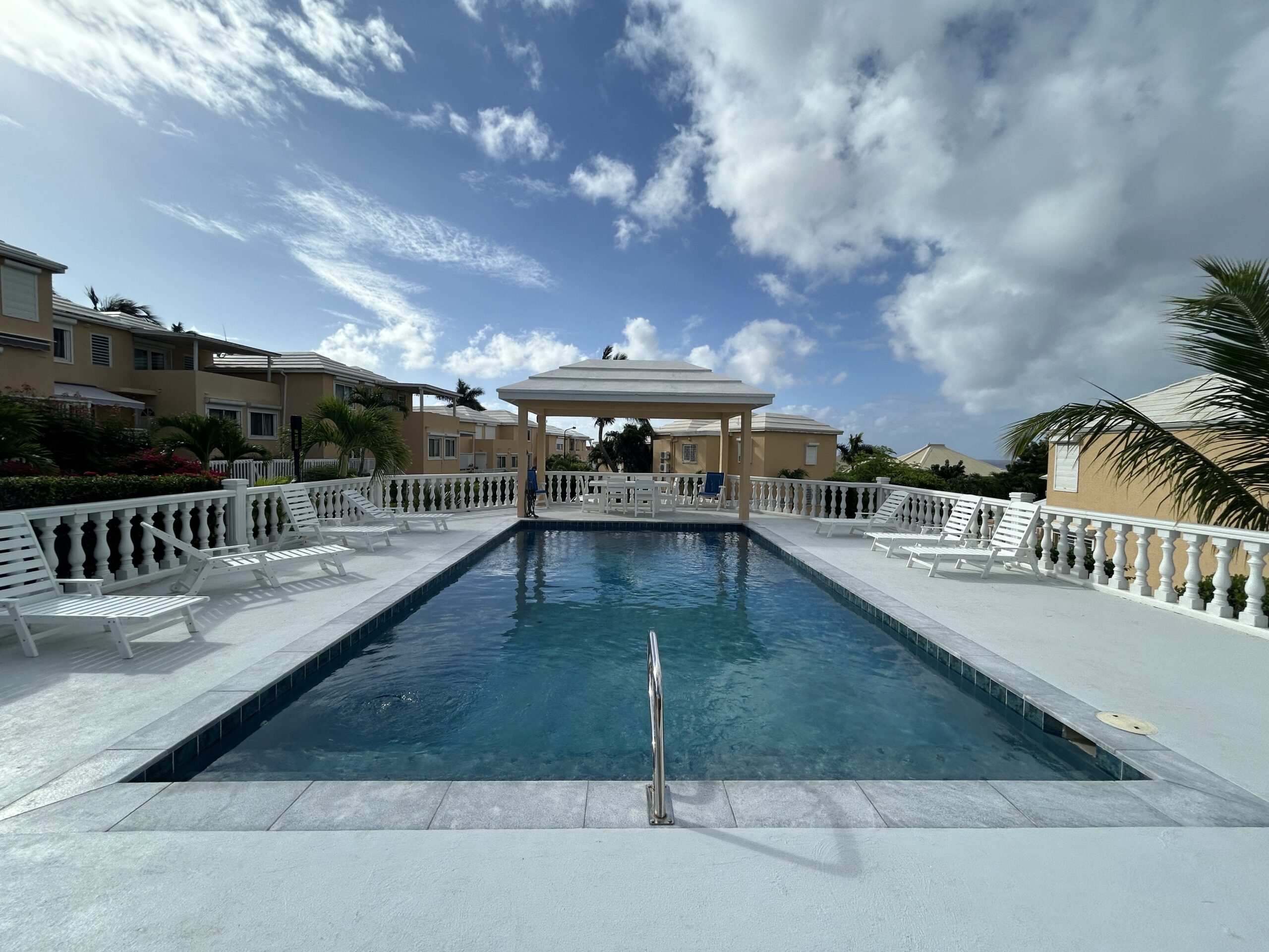 available for long-term rental, 3 bedrooms ocean view townhouse, sint maarten, pelican key 1
