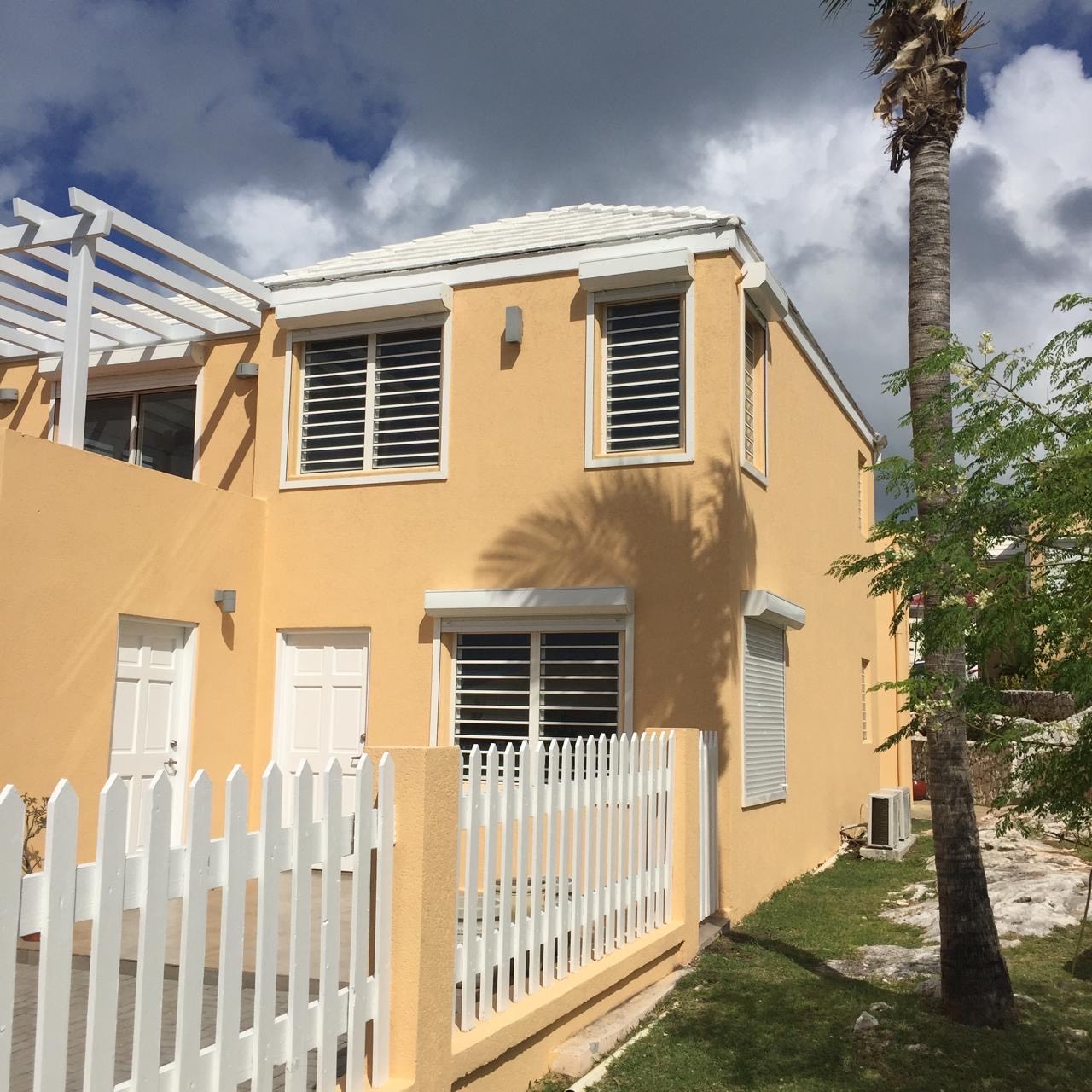 available for long-term rental, 3 bedrooms ocean view townhouse, sint maarten, pelican key 12