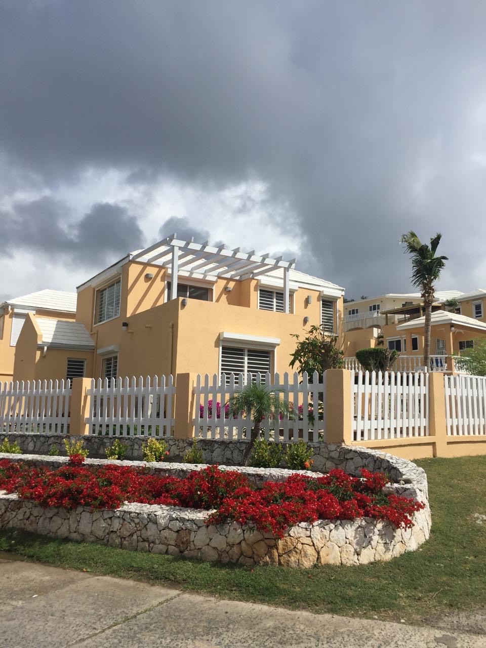 available for long-term rental, 3 bedrooms ocean view townhouse, sint maarten, pelican key 15