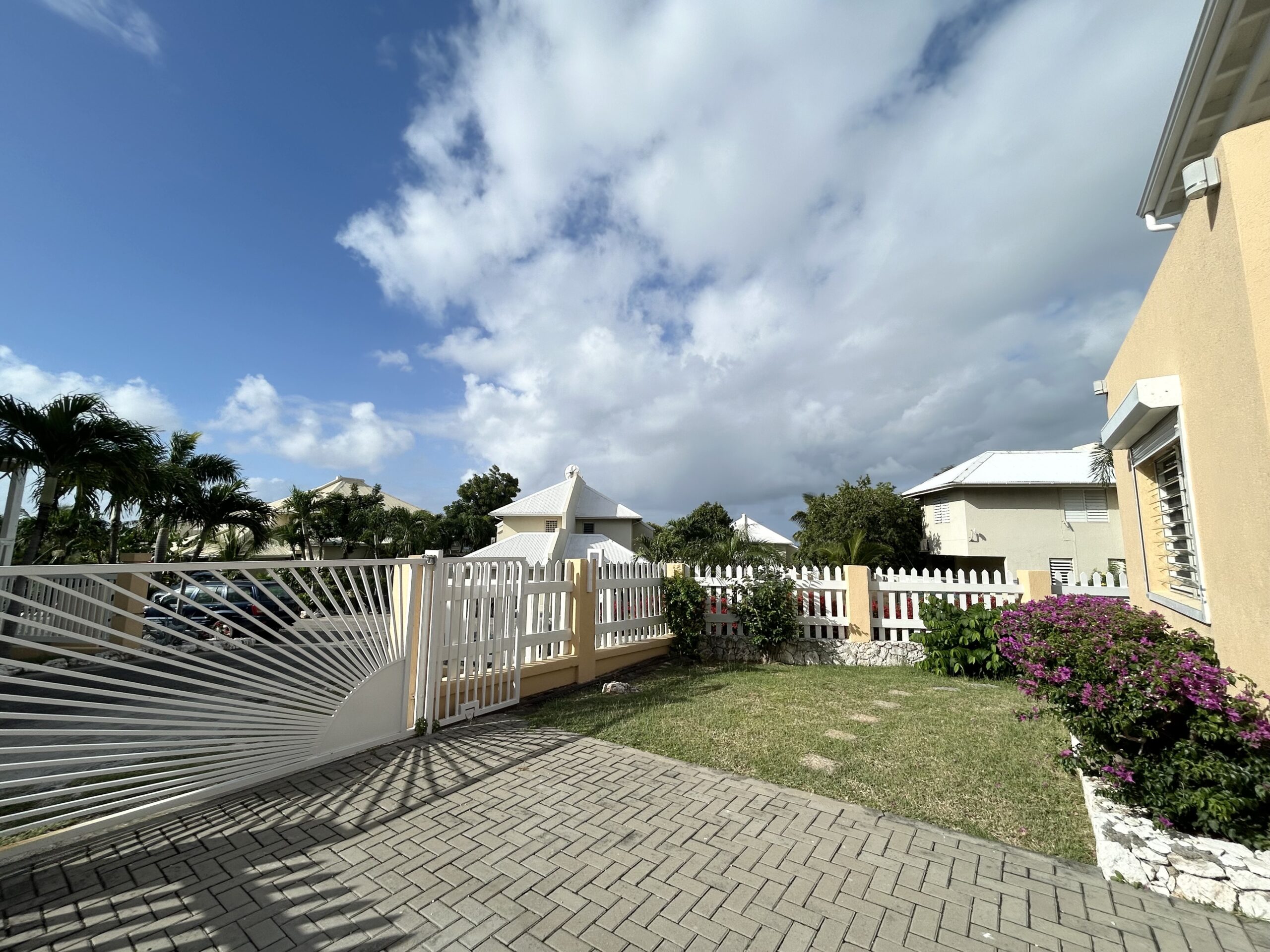 available for long-term rental, 3 bedrooms ocean view townhouse, sint maarten, pelican key 18
