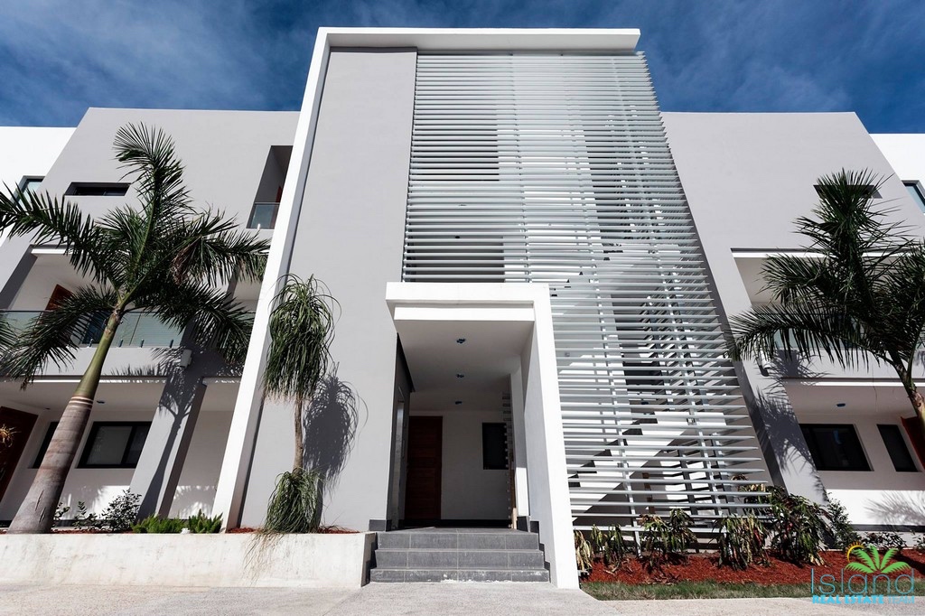 acqua common area front of building